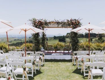 Eagle Ridge Country Estate, Wedding Venue, wedding ceremony, white chairs